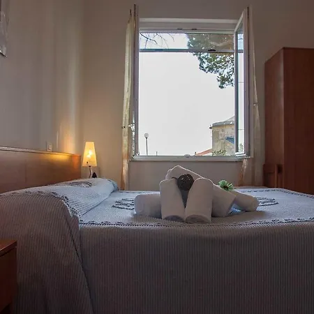 Silvia - Cinque Terre Hotel Framura