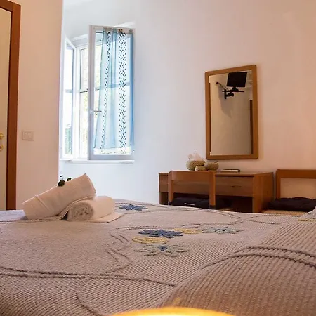 Silvia Hotel Framura