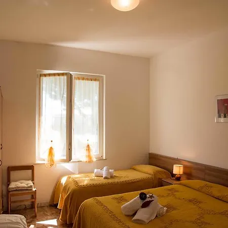 Silvia - Cinque Terre Hotel