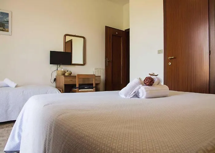 Silvia - Cinque Terre Hotel Framura