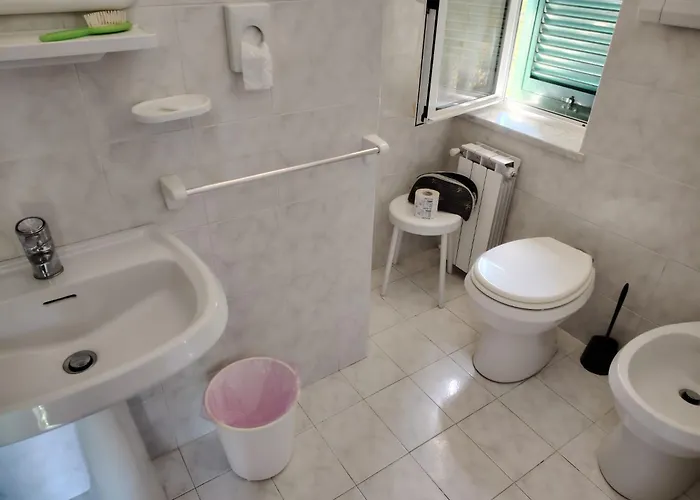 Silvia - Cinque Terre Hotel Framura