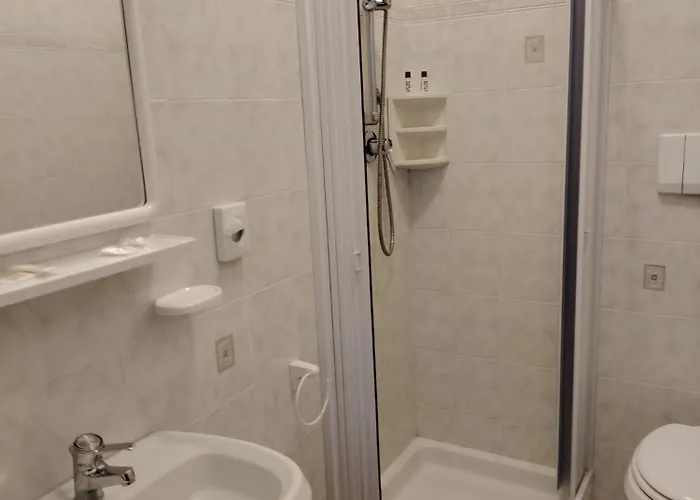 Silvia - Cinque Terre Hotel Framura