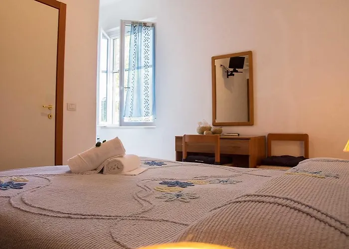 Silvia - Cinque Terre 酒店 弗拉穆拉